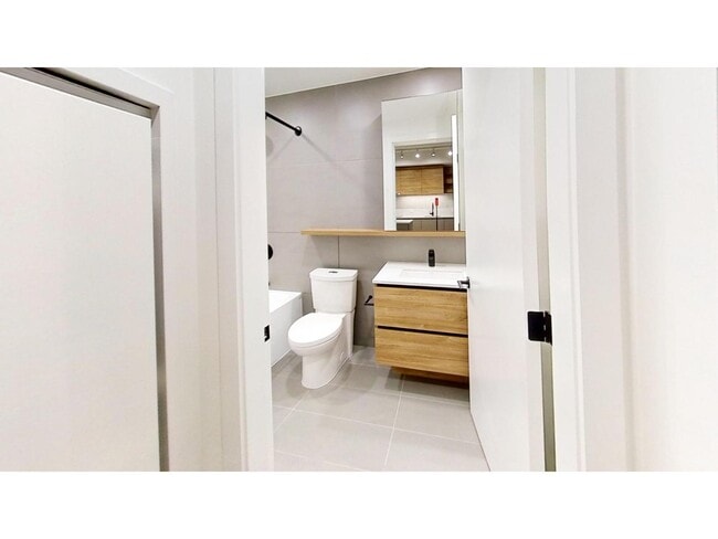 Building Photo - 10448 University Dr