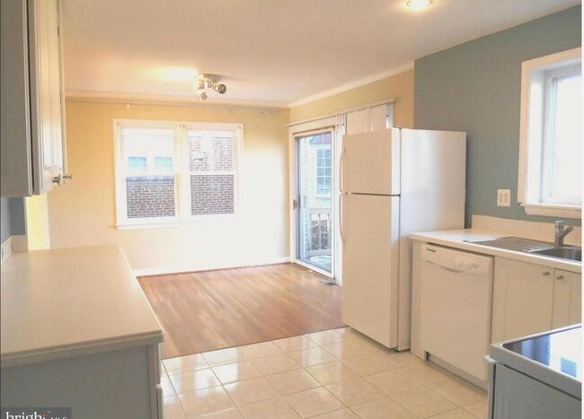Building Photo - 5809 Greenlawn Dr