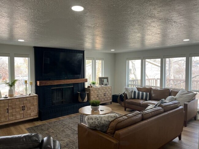 Foto del edificio - 5720 Oakwood Dr