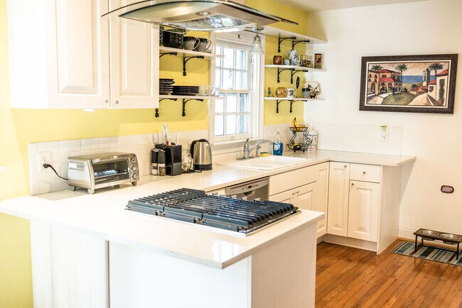 Foto del edificio - 915 E 38th St