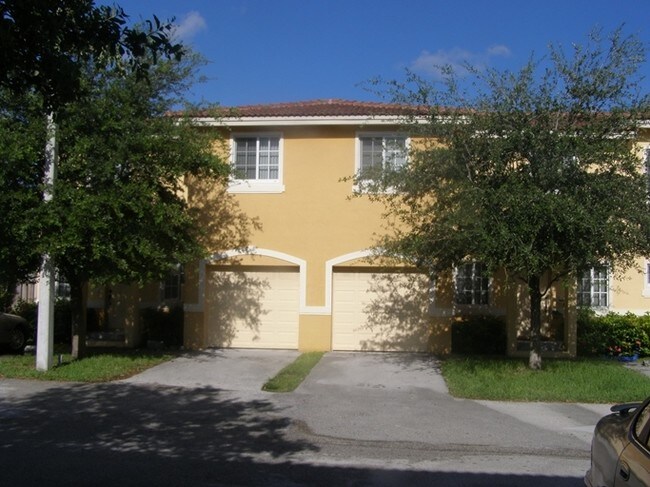 Foto del edificio - Bernford Townhouse Community Apartments