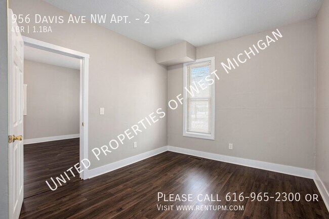 Foto del edificio - Available Now | 4 Bedroom 1.5 Bath Apartme...