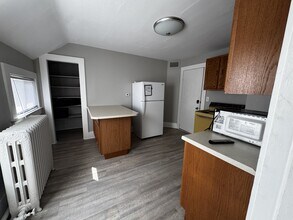 Building Photo - 848 E Grand Ave