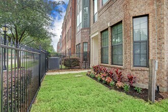 Building Photo - 2110 Shearn St