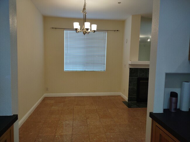 Foto del edificio - 10630 Eastborne Ave