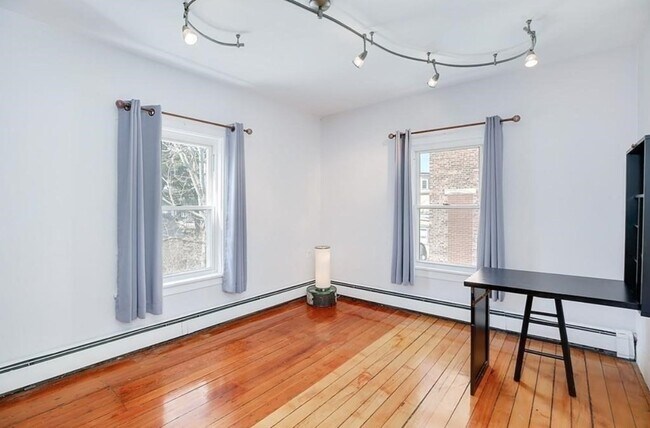 Foto del edificio - 321 Columbia St