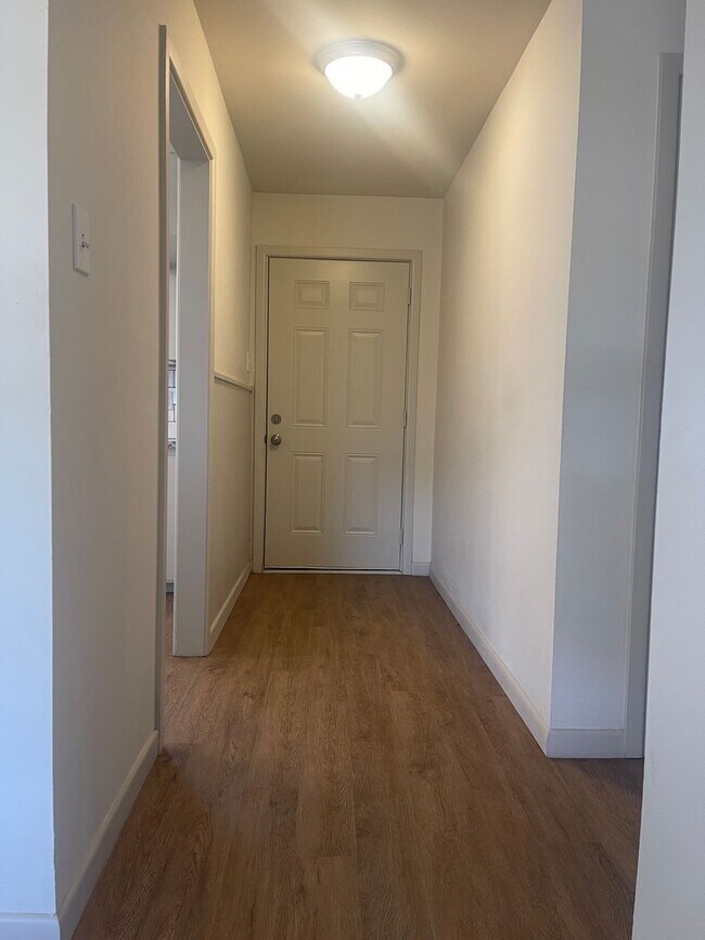 Foto del edificio - Pre-leasing for Fall! Adorable Remodeled House in Prime Location!