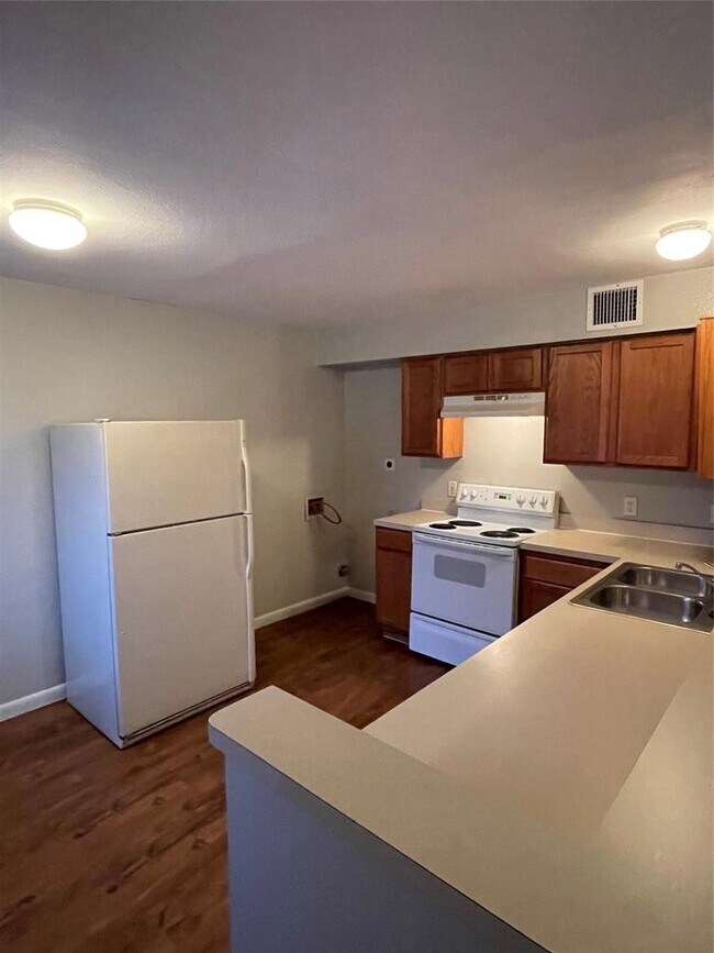 Foto del edificio - 7206 Twin Crest Dr