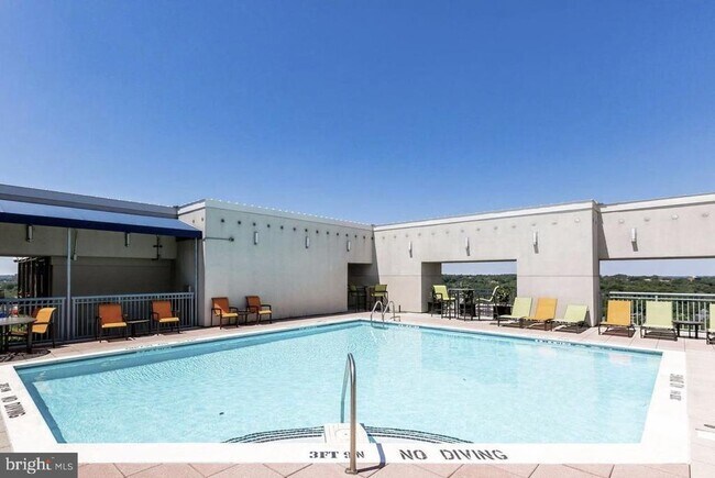 Foto del edificio - 851 N Glebe Rd