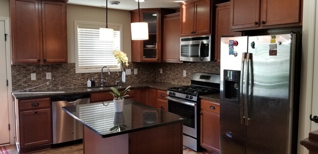 Foto del edificio - 3449 Chestnut Ln