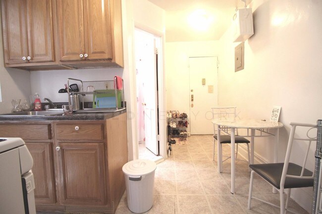 Foto del edificio - 117 E 96th St