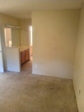Building Photo - 6836 S Creek Dr
