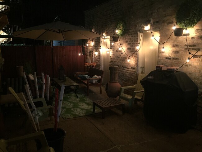 Outdoor Grilling , game watching , gathering for small events. - 6423 N Claremont Ave