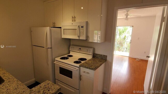 Foto del edificio - 7151 Miami Lakes Dr