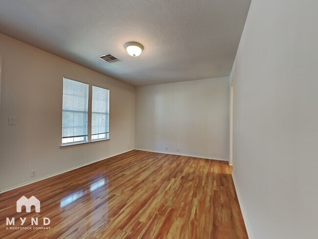 Foto del edificio - 23613 Twisting Falls Dr