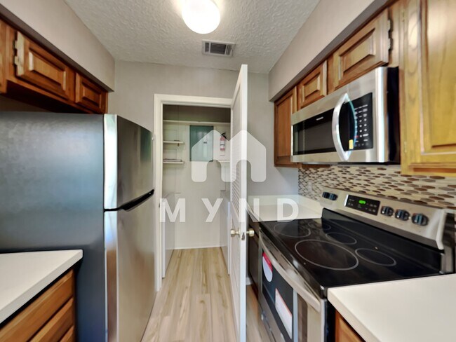Foto del edificio - 1301 Willoughby Ln Ap 5321