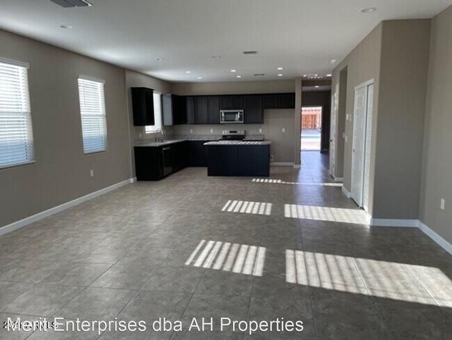 Foto del edificio - 4 br, 2 bath House - 18895 W MADISON ST