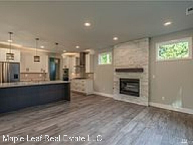 Building Photo - 5 br, 2.5 bath House - 2026 NE 175th St