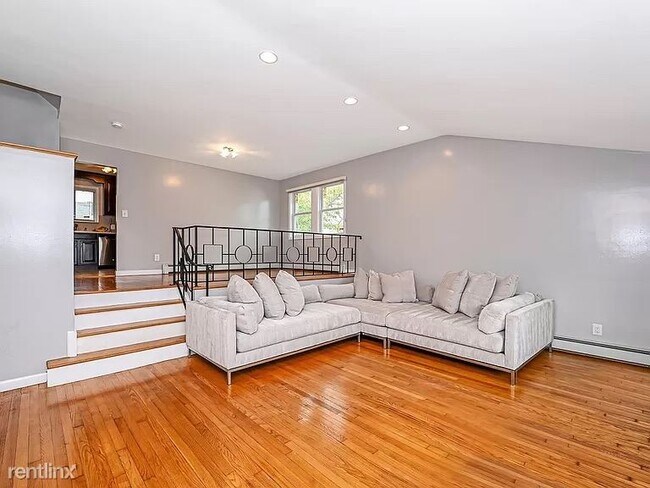 Building Photo - 3 br, 2 bath House - 538 Bedford Ave