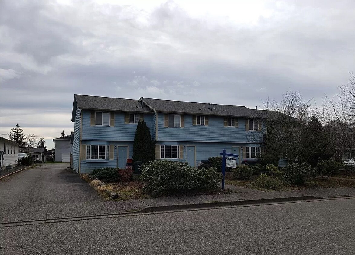 663 F St, Blaine, WA 98230 Townhome Rentals in Blaine WA