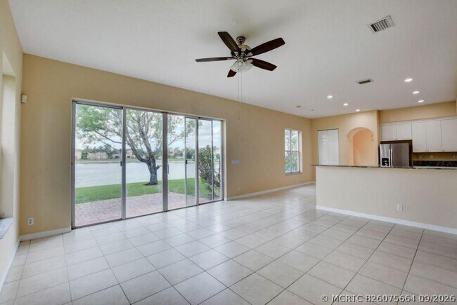 Building Photo - 1388 Beacon Cir