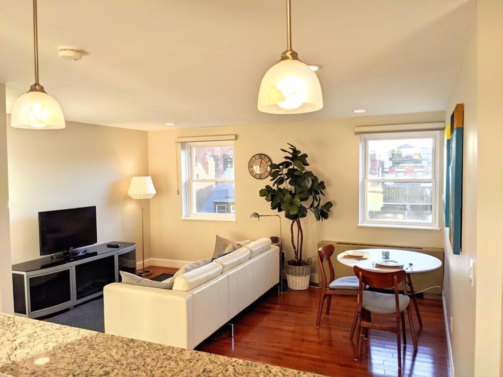 Primary Photo - 28 Bowdoin St