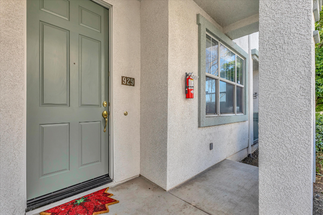 Building Photo - 929 Monarch Cir