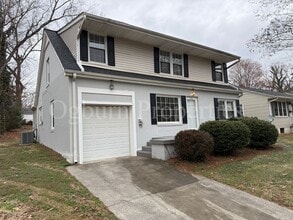 Building Photo - 2439 Cherokee Ln