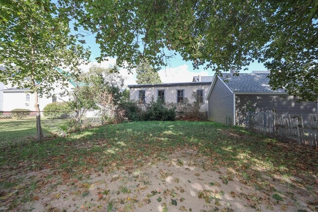 Building Photo - 15 Pierce St