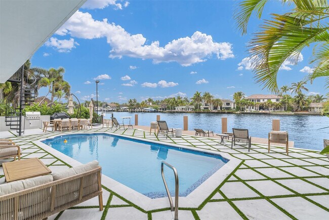 Foto del edificio - 319 S Riverside Dr