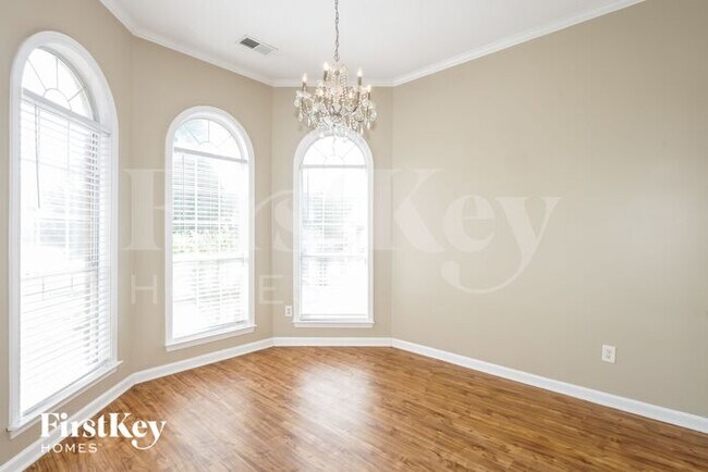 Building Photo - 10166 Green Moss Dr N
