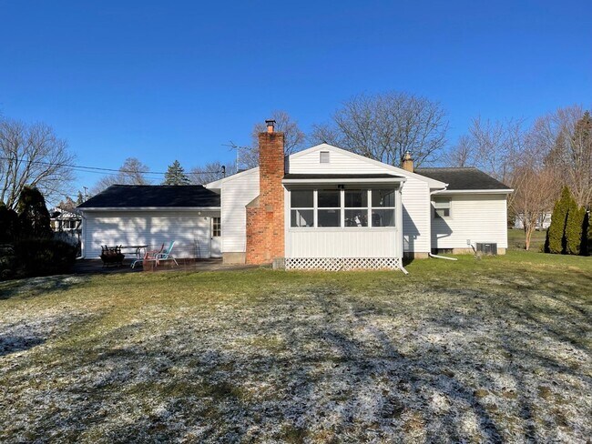 Foto del edificio - Beautiful 4 bedroom in Forest Hills