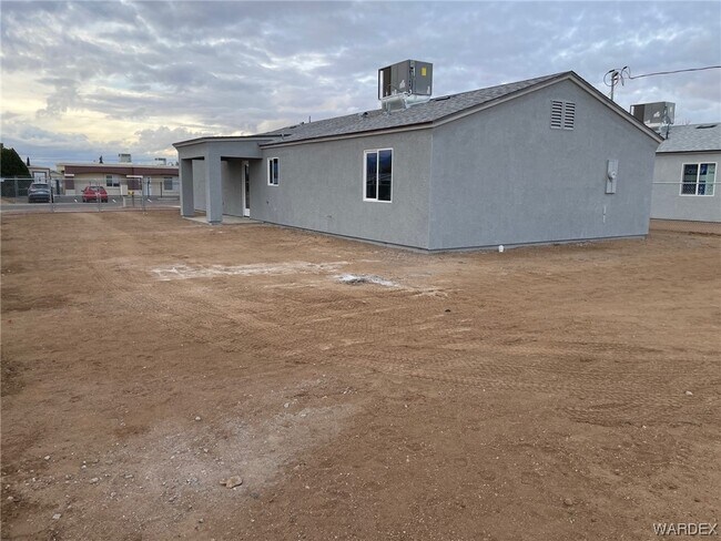 Foto del edificio - 2371 Carver Ave