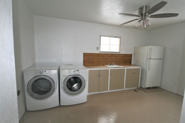 Building Photo - Cozy 2 bed/1 bath home