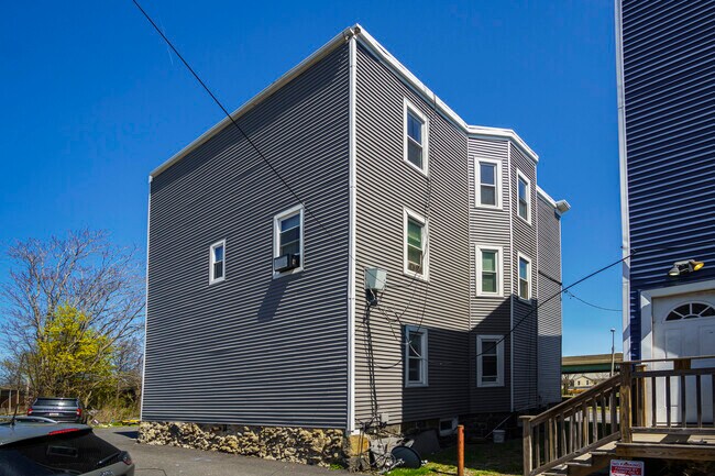 Building Photo - 12 Redfield St