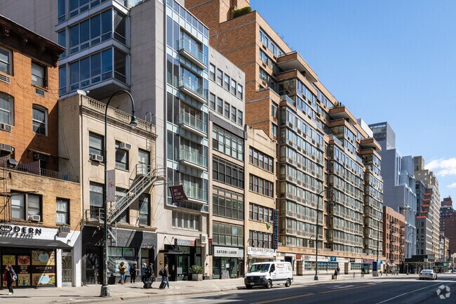 Foto del edificio - 133 W 14th St