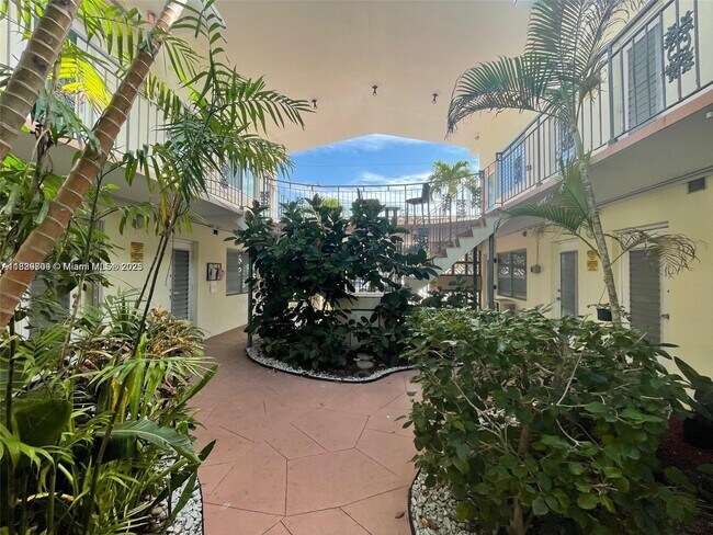 Foto del edificio - 8040 Tatum Waterway Dr