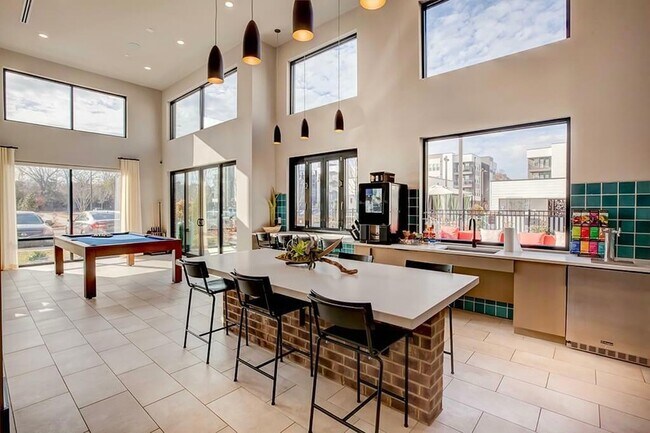Foto del edificio - 125 Milton Ave SE