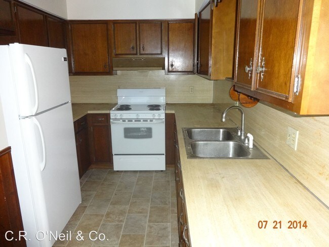 Building Photo - 5663-5665 Saranac Dr