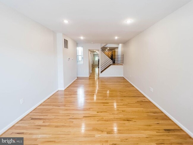 Building Photo - 721 S Milton Ave