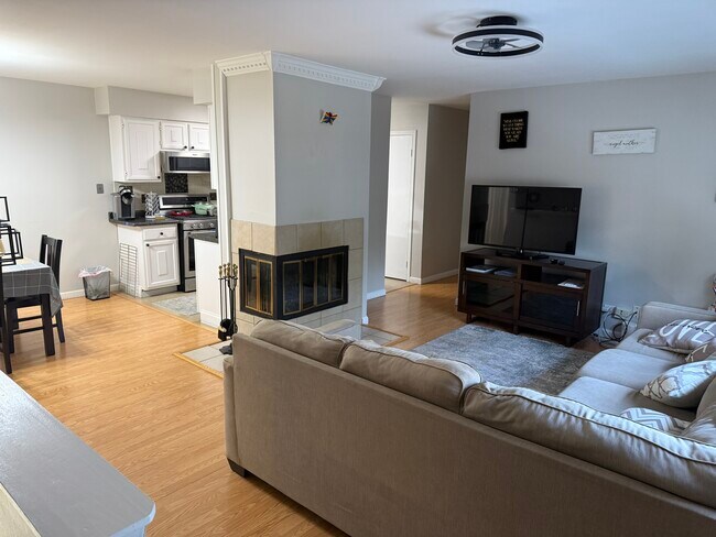 Foto del edificio - 424 Tanglewood Ct
