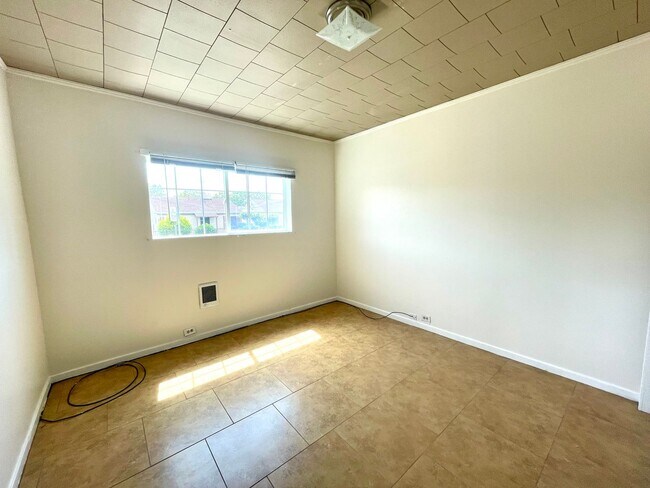 Building Photo - 2 Bedroom Home for Rent