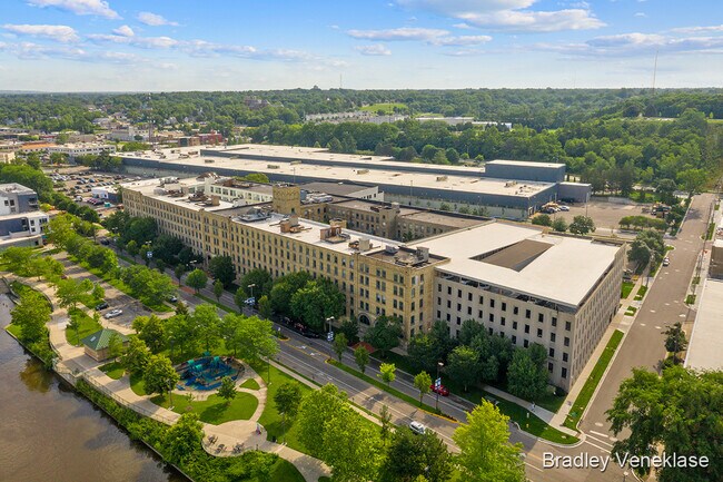 Foto del edificio - 940 Monroe Ave NW