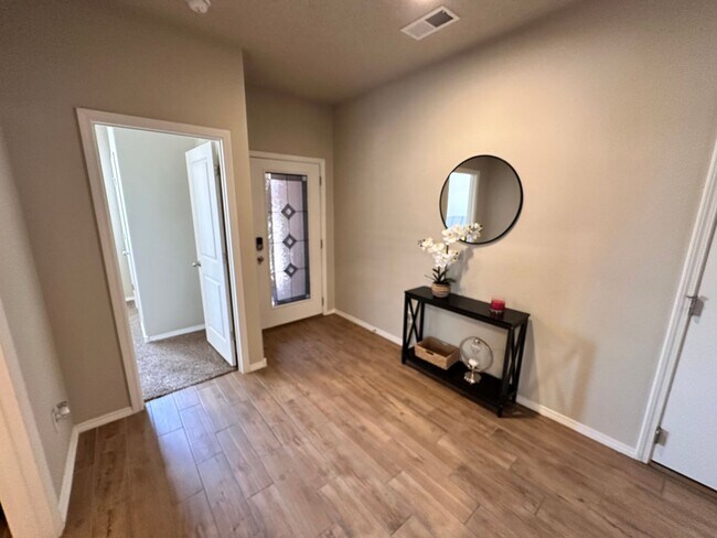 Foto del edificio - Move in Special! 4 Bedroom 3 Bathroom with...