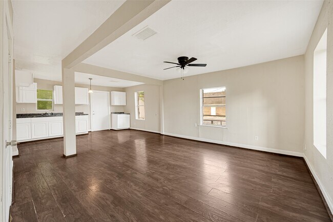 Foto del edificio - 7526 Bywood St