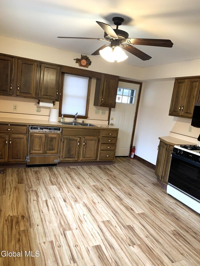 Foto del edificio - 15 Grounds Pl