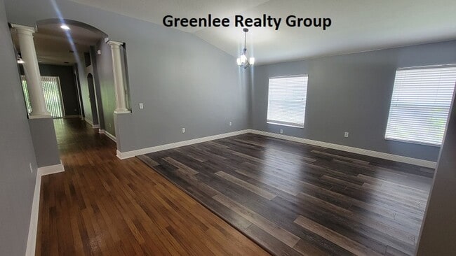 Building Photo - Gorgeous 4 Bedroom/2 Bathroom Home in Sunc...