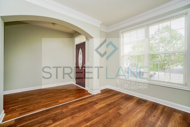 Building Photo - REDUCED! - Now offering $1000 off first fu...