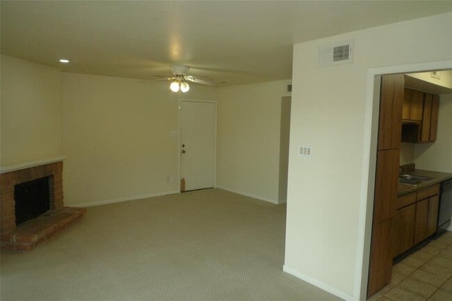 Building Photo - 16111 Aspenglenn Dr