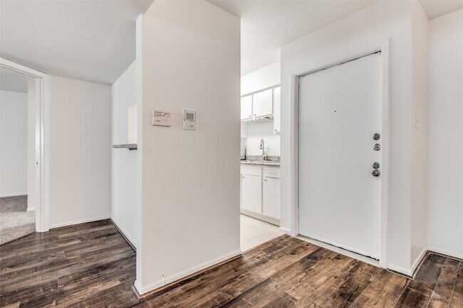 Foto del edificio - 8527 Hearth Dr